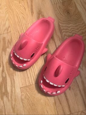 Kids Pink Shark Clog Sandals